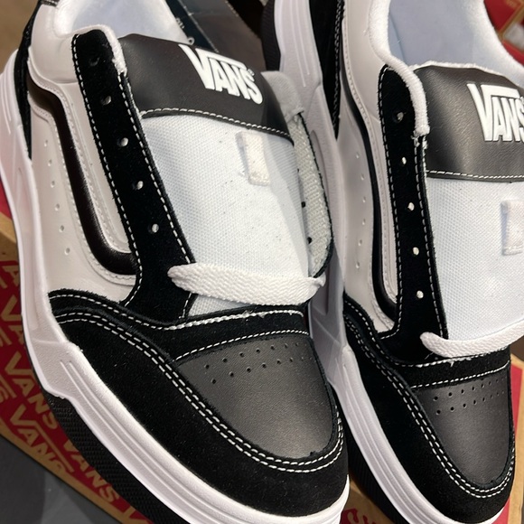 Vans WMNS Hylane
Black/White
VN000D26Y28
Sneakers - Picture 8 of 16